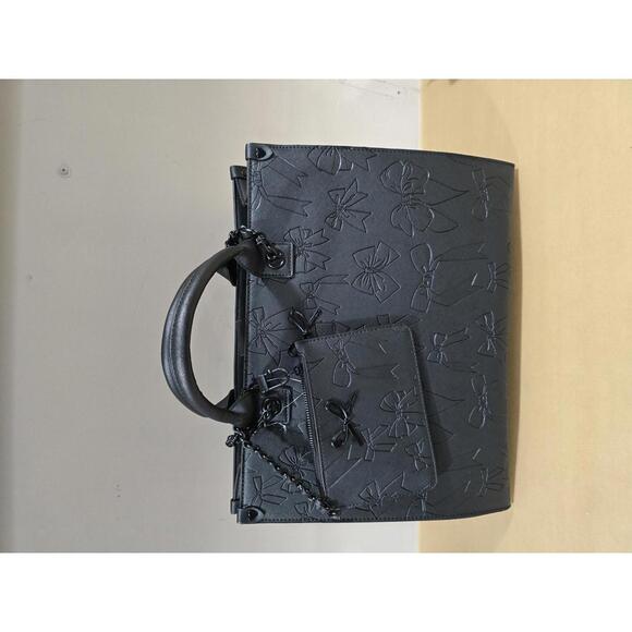 Betsey Johnson XOKIARA2 Black Embossed Bow Satchel Handbag - Picture 4 of 7